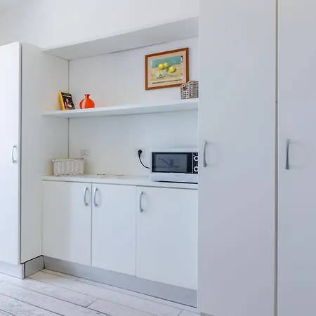 - Modern With Terrace! Apartment
